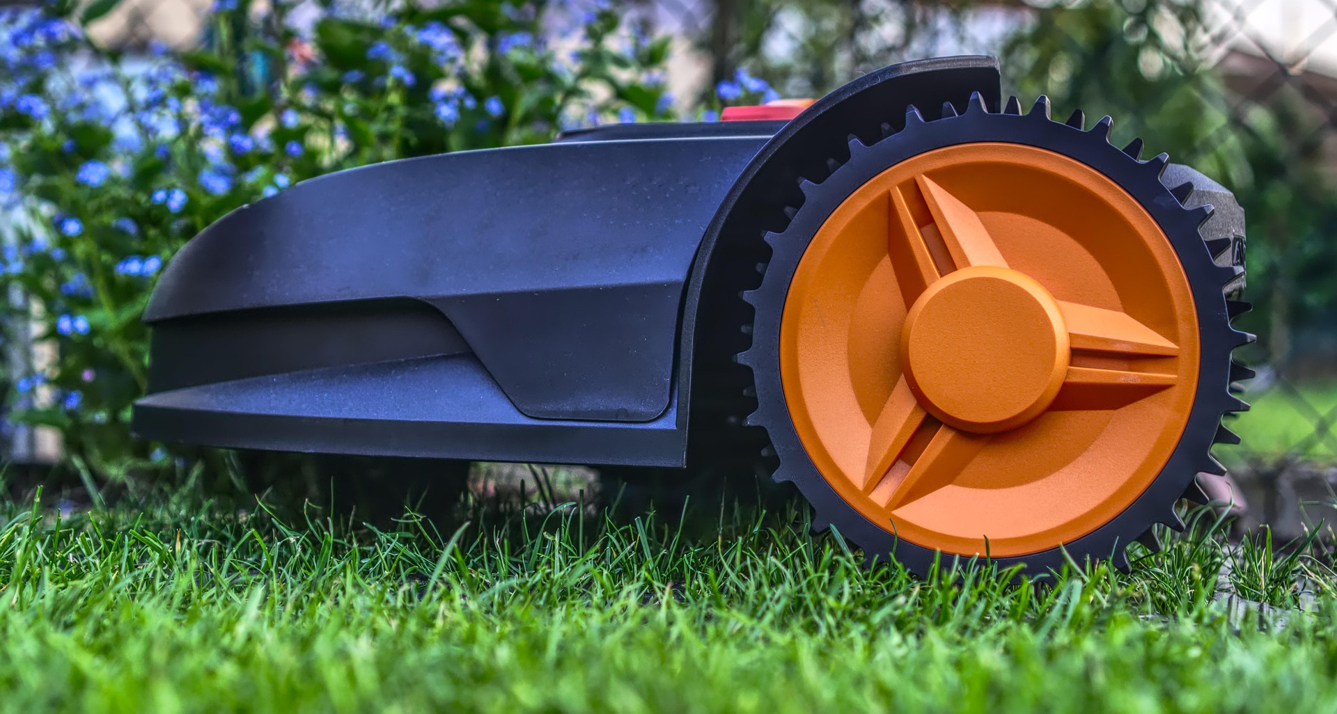 Robot koszący bez kabla – jak działa nawigacja GPS RTK i czy warto?